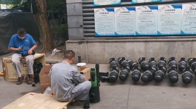 疊片污水處理器，正在裝配